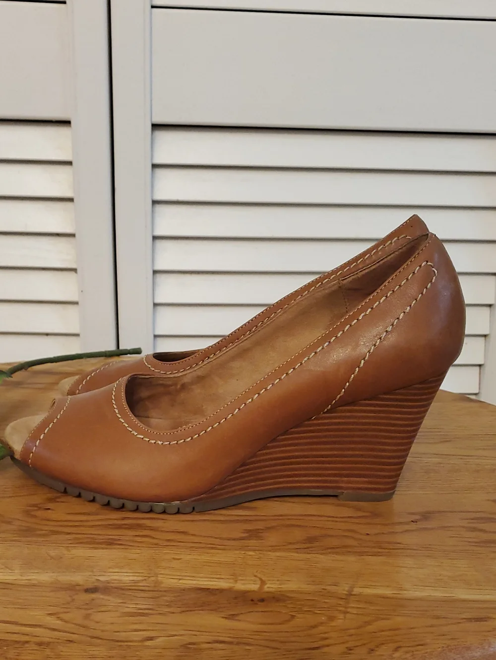 AEROSOLES y2k sleigh